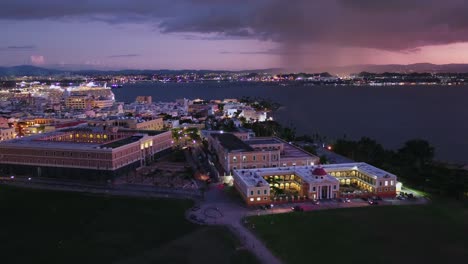 Viejo-San-Juan-Puerto-Rico-Al-Atardecer-Con-Lluvias-En-La-Distancia