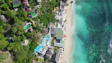 Weiße-Sandküste-Von-Oben-Am-Bingin-Beach-Uluwatu-Indonesien