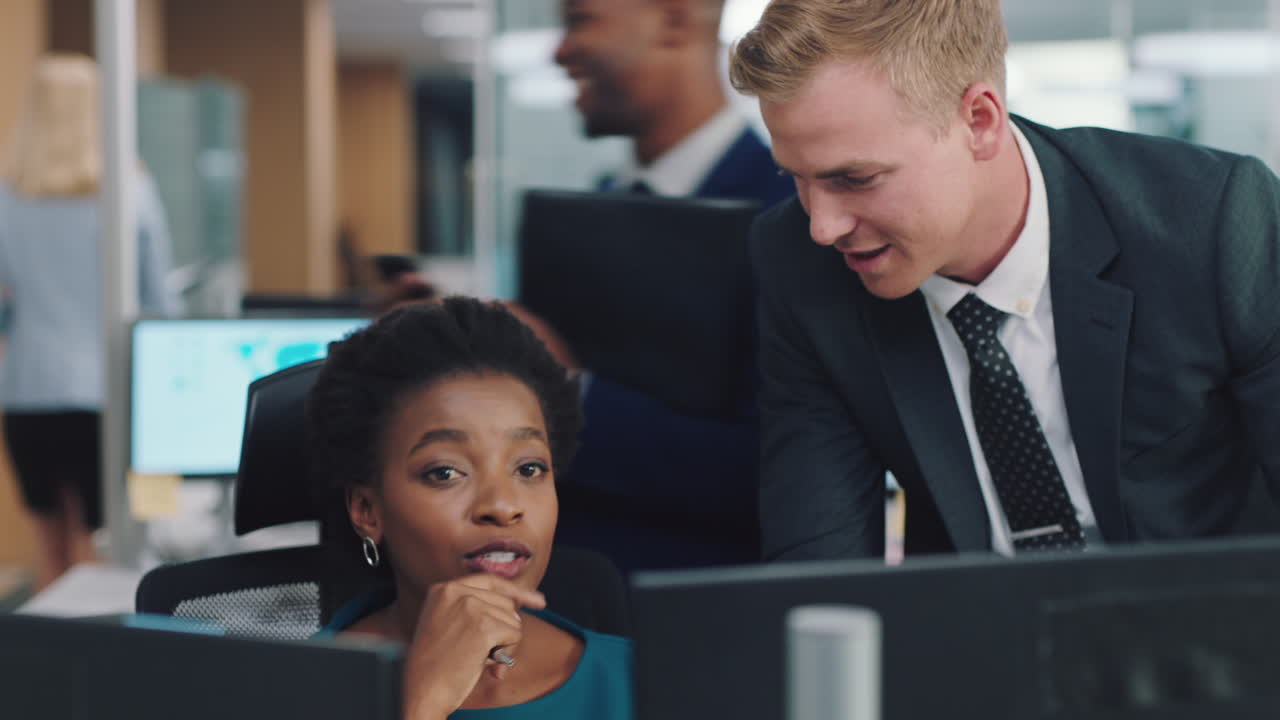 empresarios en reuniones en el lugar de trabajo