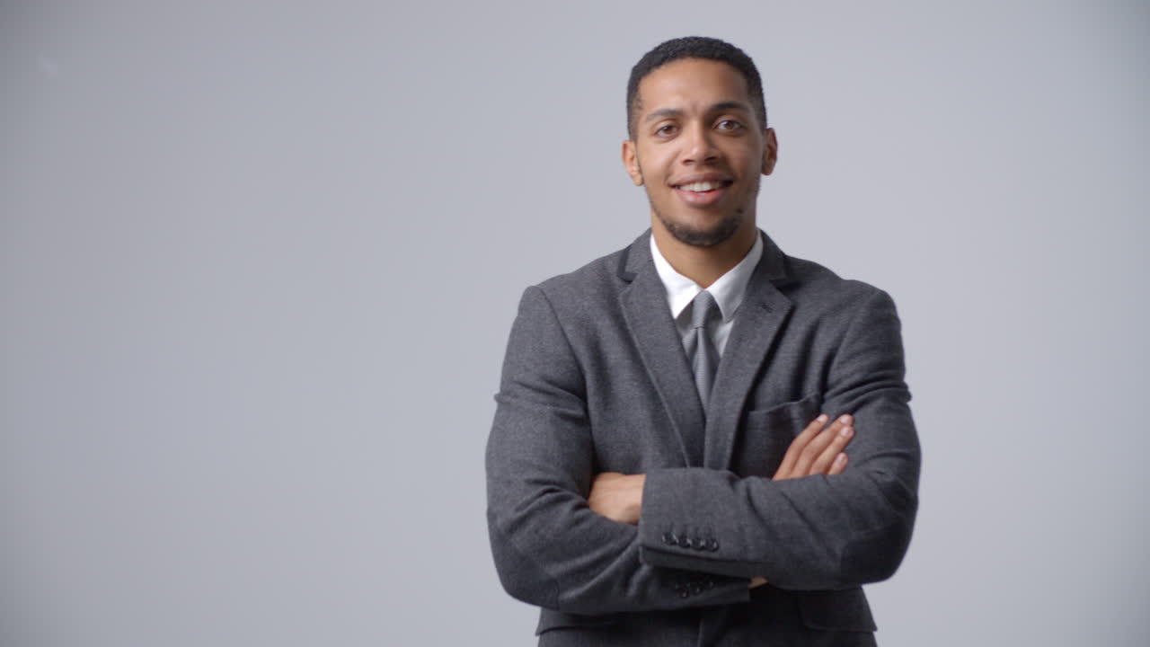 secuencia en cámara lenta de un hombre de negocios con traje