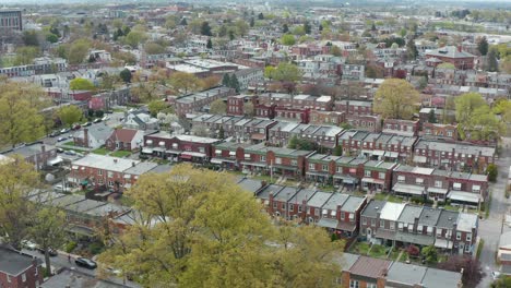 Antena-De-Ciudad-Urbana-En-Estados-Unidos-Durante-La-Temporada-De-Primavera