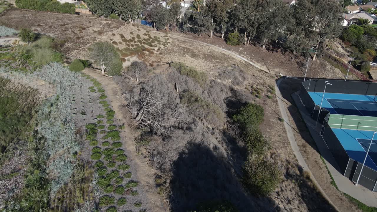 vista aérea de las canchas de tenis en miracosta college