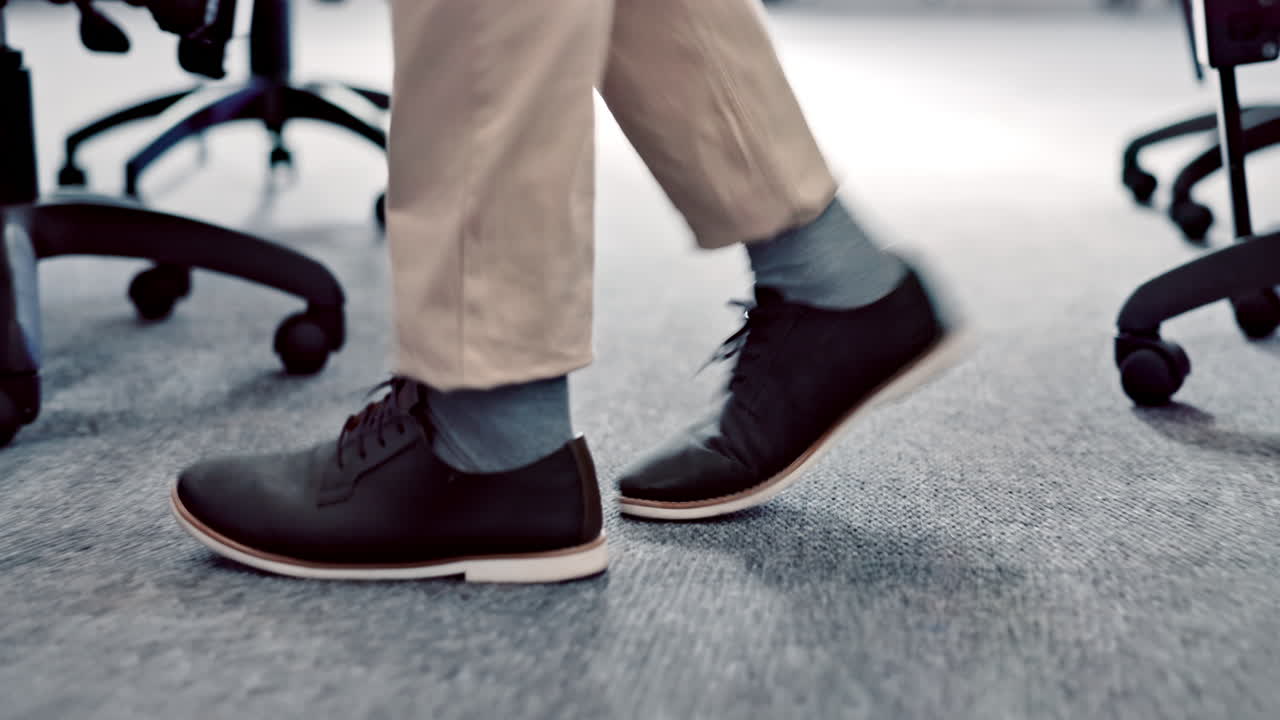 춤,  ⁇ 기, 그리고 사업가의 다리 축하