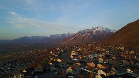 Drone-Shot-flying-over-a-neighborhood-in-Draper-City,-Utah-during-sunset-hours