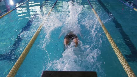 Swimmer-training-in-a-swimming-pool