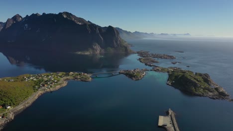reine lofoten es un archipiélago en el condado de nordland, noruega.