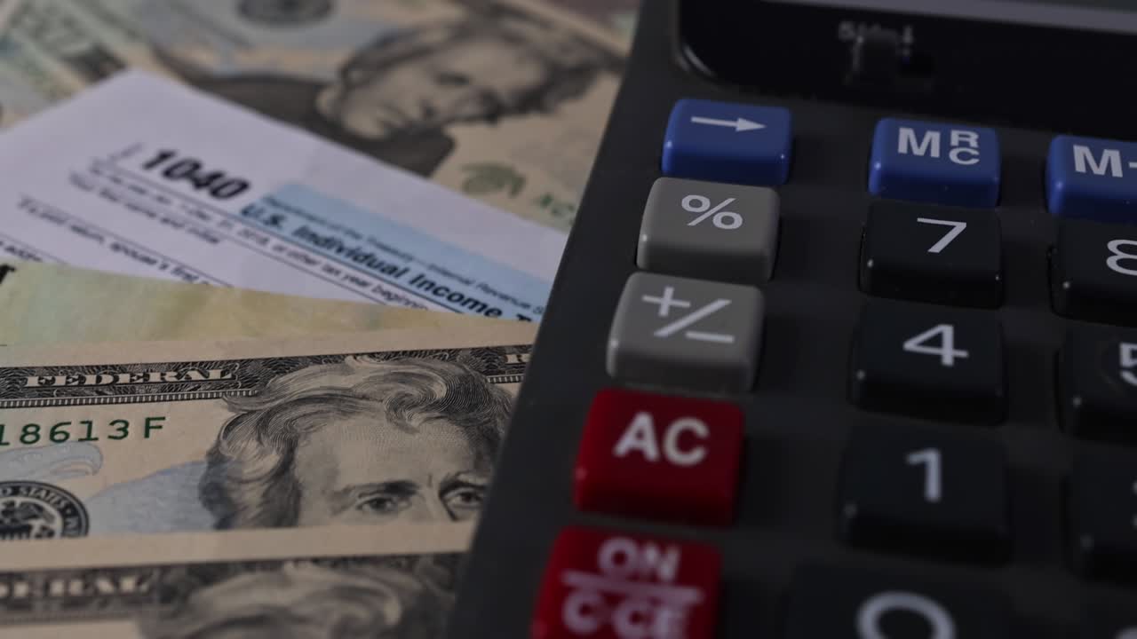 formulario de declaración de impuestos sobre la renta individual 1040 con calculadora en dólares estadounidenses