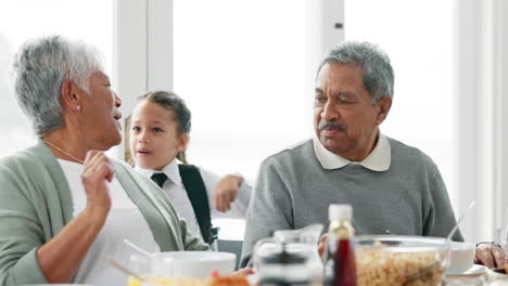 Frühstück,-Schule-Und-Morgen-Mit-Der-Großen-Familie