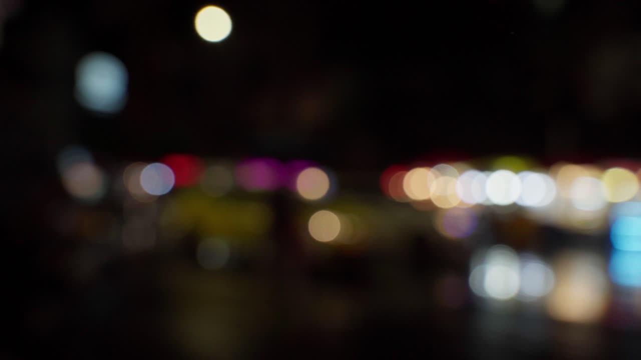 luces de la ciudad desenfocadas por la noche en el vibrante barrio chino de bangkok creando un colorido efecto bokeh
