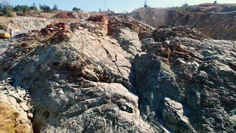 antena de trabajadores y equipos en el sitio de construcción de un nuevo aliviadero en la represa de oroville california 13