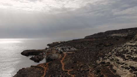 Video-Aéreo-De-Drones-De-Malta,-Ghar-Lapsi-Y-Alrededores-Con-La-Espectacular-Naturaleza-Y-El-Mar-De-Fondo