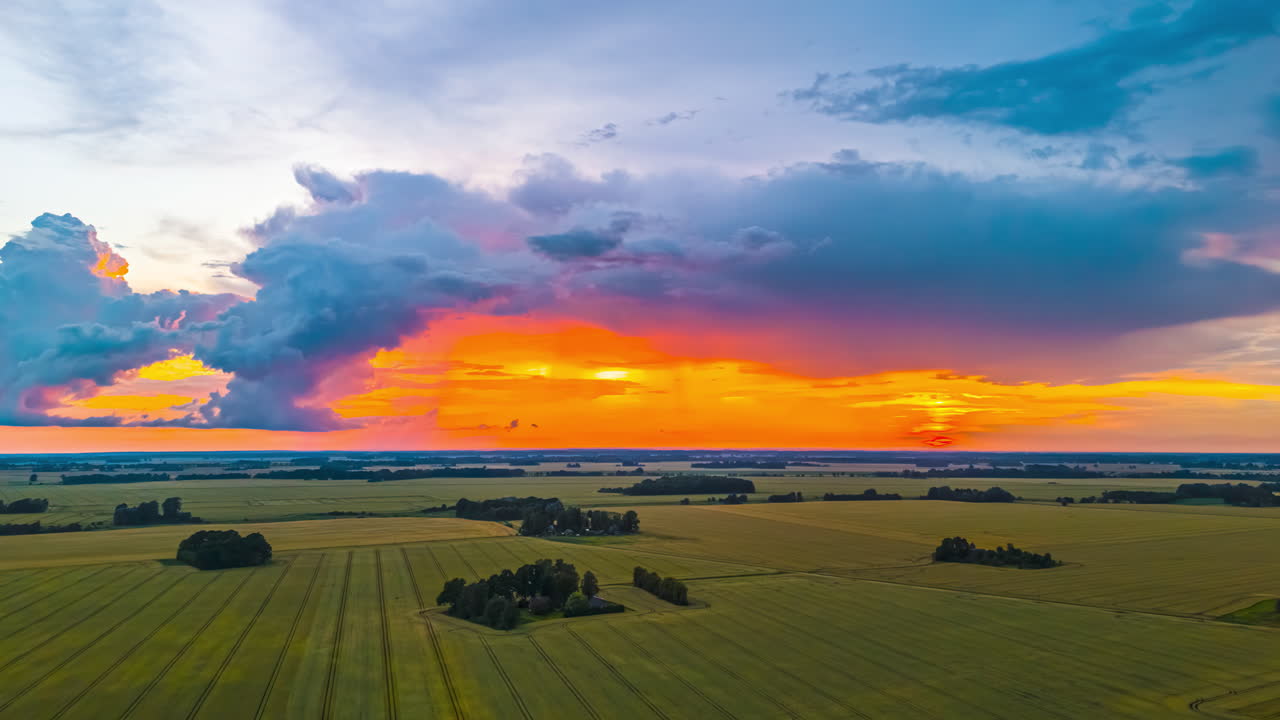 Sunset sunrise timelapse gold sky golden hour orange sky massive clouds sun ray countryside
