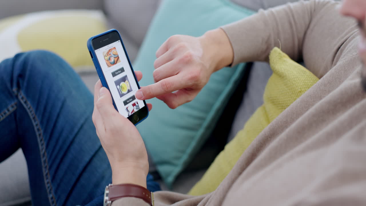 aplicación móvil, hombre o manos en el sitio web de comida rápida para