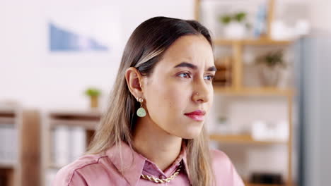 confundido, oficina y mujer de negocios en la computadora