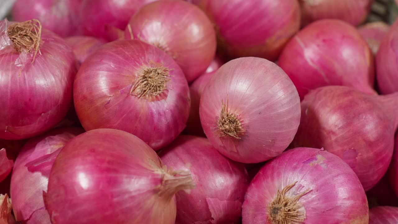 Close up shot of red onions. internal shot, zoom in shot, 4k.