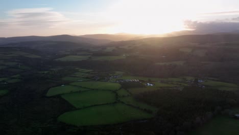 Madera-En-Rollo,-Wicklow,-Irlanda