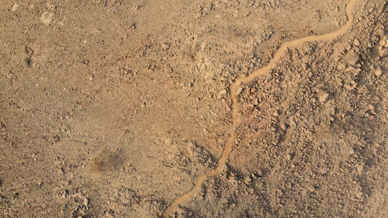 al taween, fujairah, uae에 있는 나무 휴게소 체크포인트가 있는 산악 자전거 엔듀로 트레일 경로