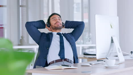 Successful-call-centre-agent-typing-on-computer