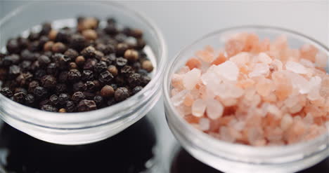 Pepper-And-Himalayan-Salt-In-Bowl-Rotating-On-Table-3