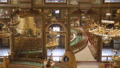 Miniatur-Des-Himmels,-Der-Heiligen-Goldenen-Stadt,-Aus-Einem-Anderen-Blickwinkel.-Das-Video-Wurde-Am-19.-August-2023-Im-Soni-Ji-Ki-Nasiya-Jain-Tempel-In-Ajmer,-Rajasthan,-Indien,-Aufgenommen