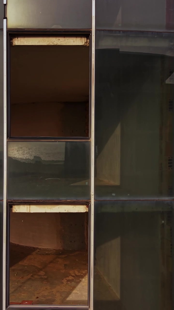 Esplorando dall'alto l'architettura di un edificio parzialmente costruito