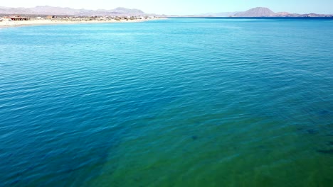 Paisaje-Acuático-Tranquilo-De-La-Bahía-De-Los-ángeles-En-El-Estado-De-Baja-California,-México