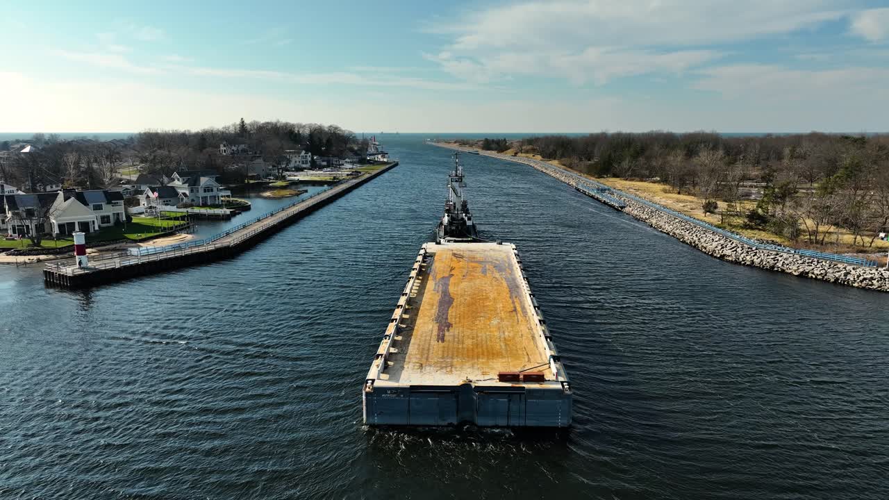 배가 채널에 들어가는 약간의 각도  ⁇ 에서 뒤로 끌어