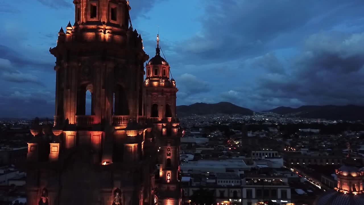 모레리아 대성당 탑 의 직선 비행, 미초아칸, 멕시코