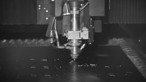 máquina de corte por láser en acción