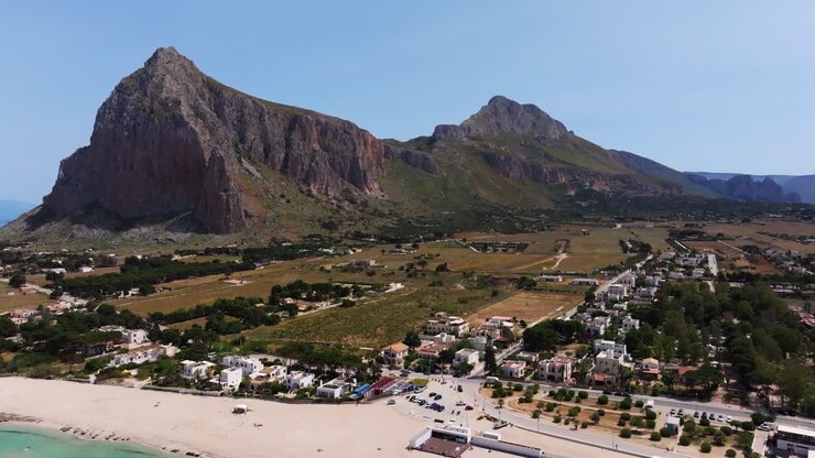 Splendida vista con drone del Monte Monaco da San Vito Lo Capo