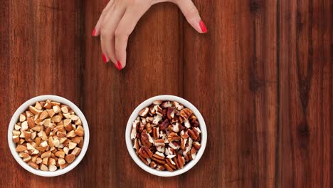 ofreciendo nueces picadas