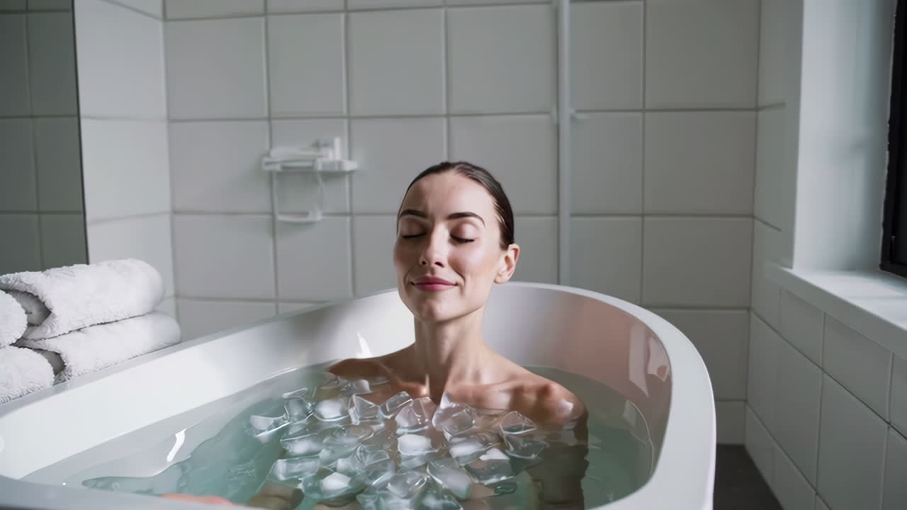 얼음 목욕 을 즐기는 여자