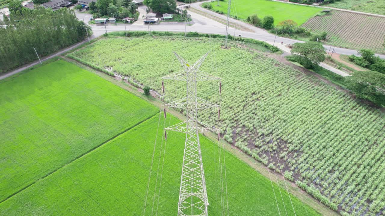 고전압 기둥, 전송 타워, 전력 기둥, 시골의  에 위치한 전력 전송