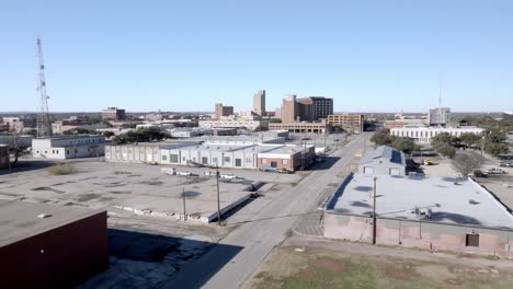 centro de abilene, texas con el video del dron moviéndose hacia arriba