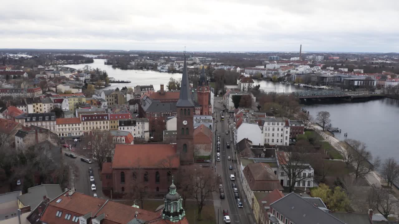 A cinematic 4k drone video on which you can see a historic church in the center and a river, as well as traffic and people, and houses around it.
The sky is also aesthetically cloudy.