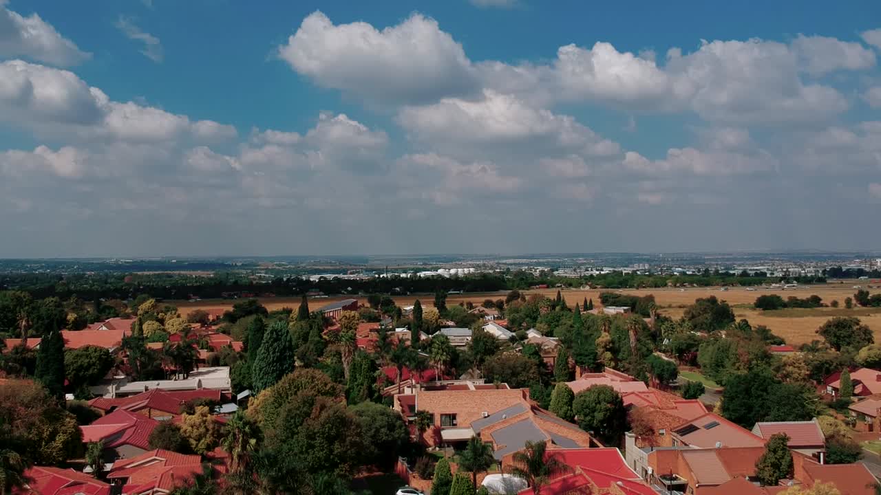 Colourfull, town reveal, dronefootage, trees, rooftops, highway, arial view, neighborhood