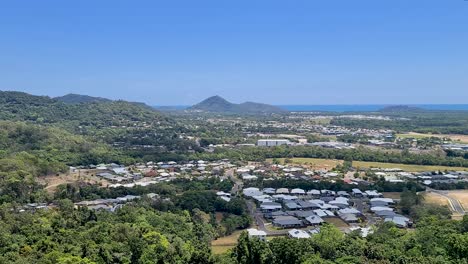 Vista-Desde-El-Teleférico-De-La-Selva-Tropical-Skyrail-Con-Vistas-Al-Paisaje-De-Queensland