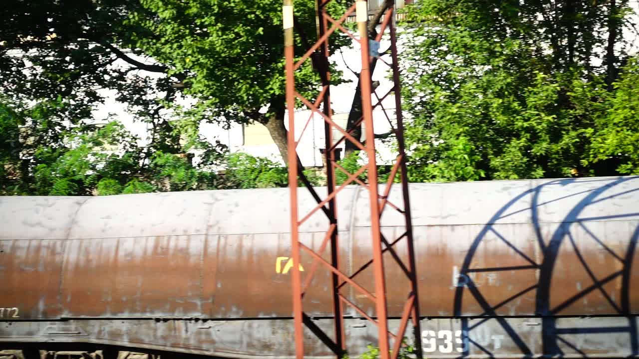 Paesaggio urbano. Stazione ferroviaria. Riprese in movimento