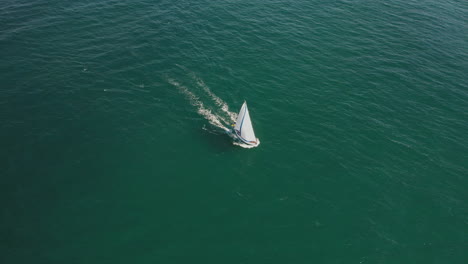 sailing-boat-in-the-ocean