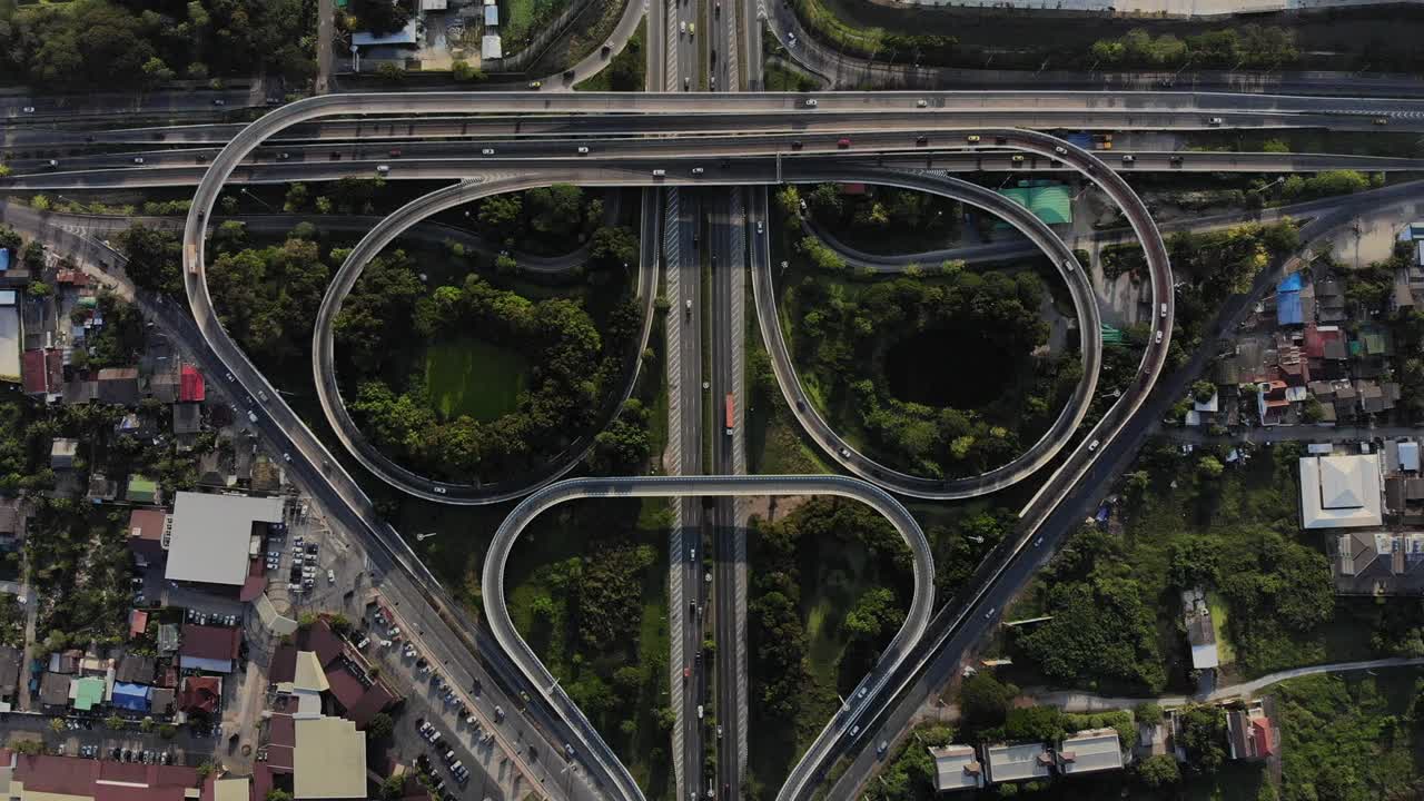 고속도로 위쪽 전망, 도로 교통 중요한 인프라