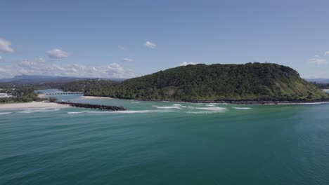 Idyllic-Beach-With-Rocky-Coastal-Headland-In-Burleigh-Head-National-Park-In-Gold-Coast,-South-East-Queensland,-Australia