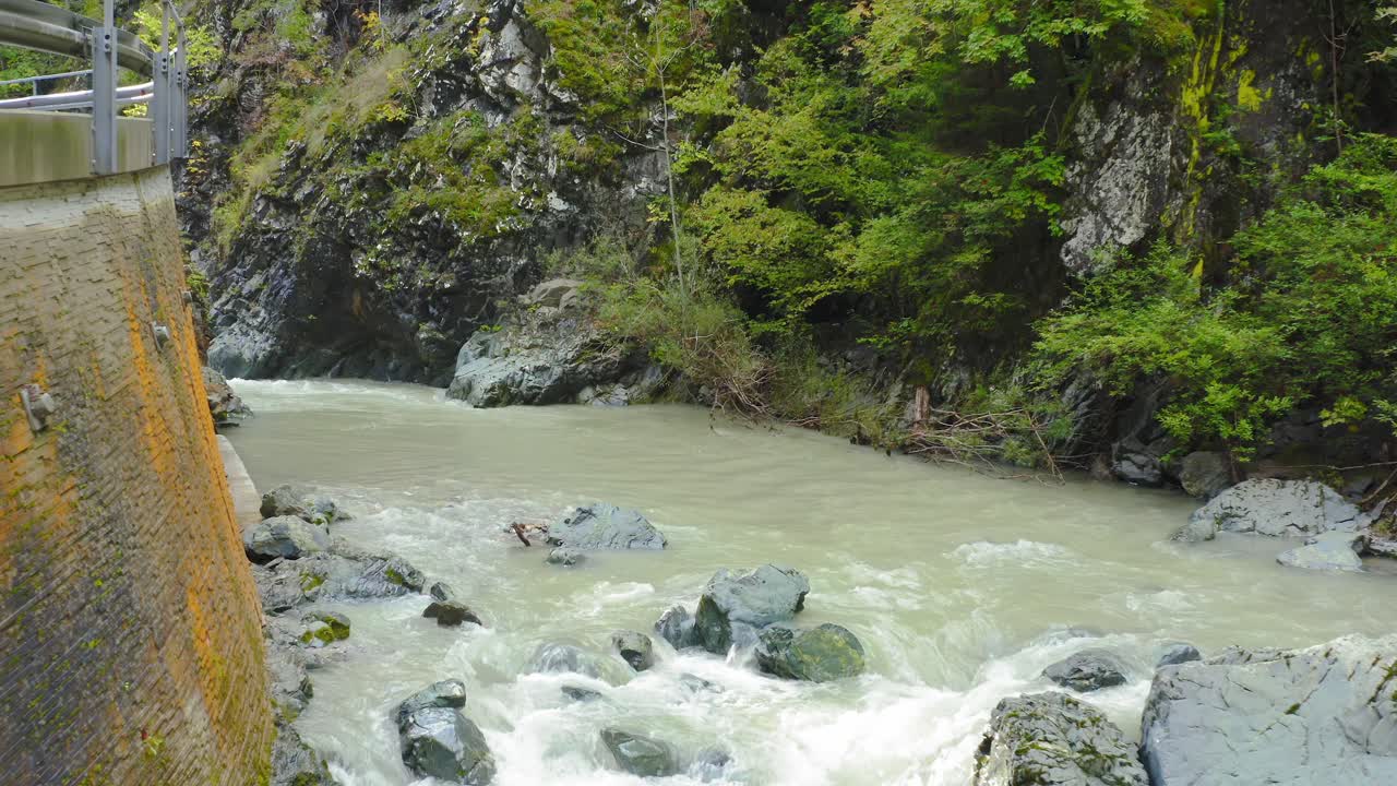 무인 항공기로 저수지 eisenkappel vellach 댐 물 오스트리아 측량