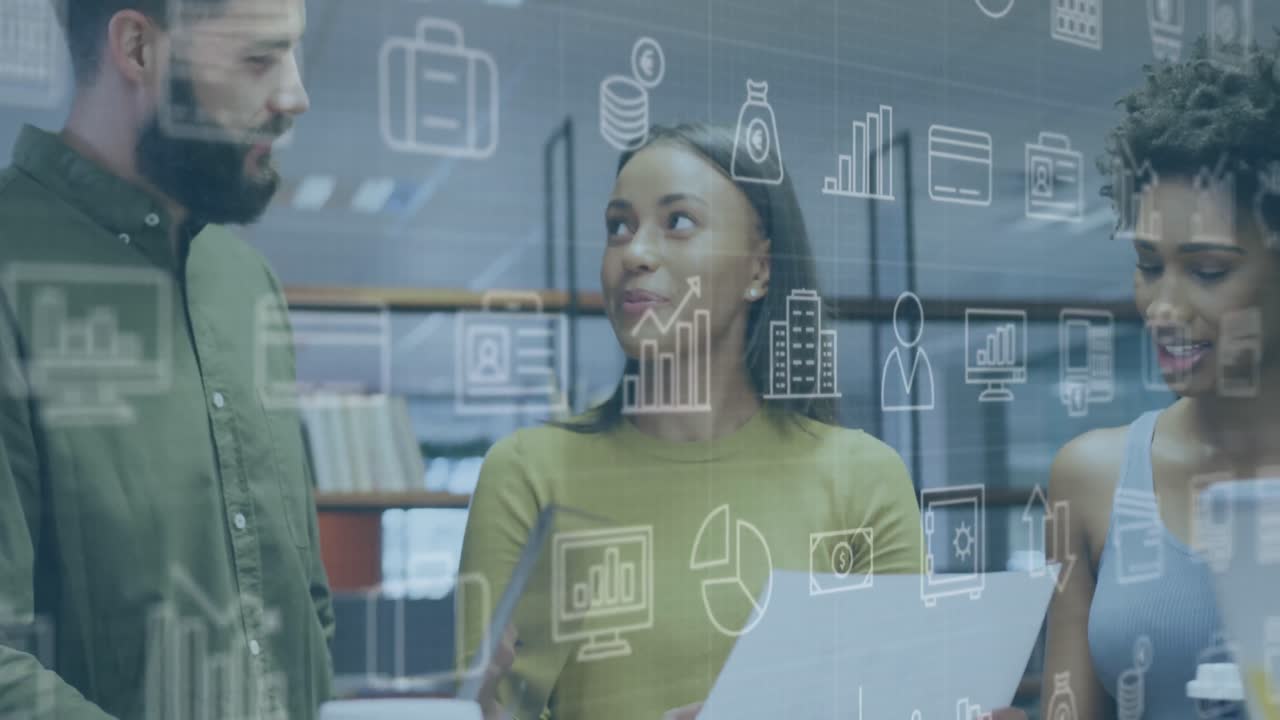 animación de iconos de aplicaciones informáticas sobre diversos colegas discutiendo informes en la oficina