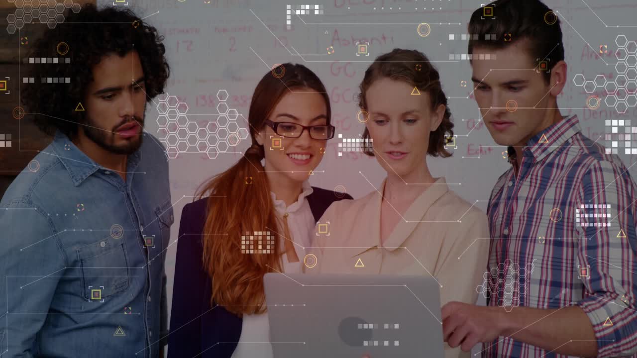 animación del procesamiento de datos sobre personas de negocios en la oficina