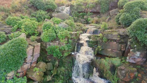 Los-Páramos-De-Yorkshire-Albergan-Una-Atractiva-Cascada