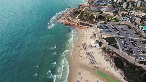 Paisaje-Urbano-Y-Costa-De-Mil-Palmeras-En-El-Sur-De-España-Vista-Por-Drones