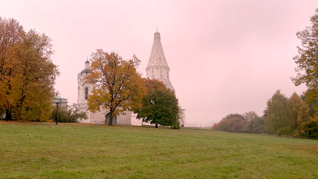 Autumn in the historical park (4K60)
