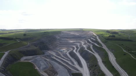 Vuelo-Aéreo-No-Tripulado-De-Las-Obras-De-Cemento-De-Breedon-Hope-En-El-Parque-Nacional-Del-Distrito-De-Derbyshire-Peak