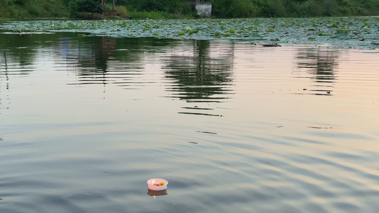 A man doing deepdaan at the lake