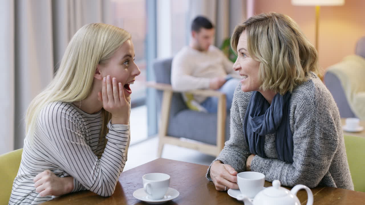 la hora del té es para mamá y para mí.